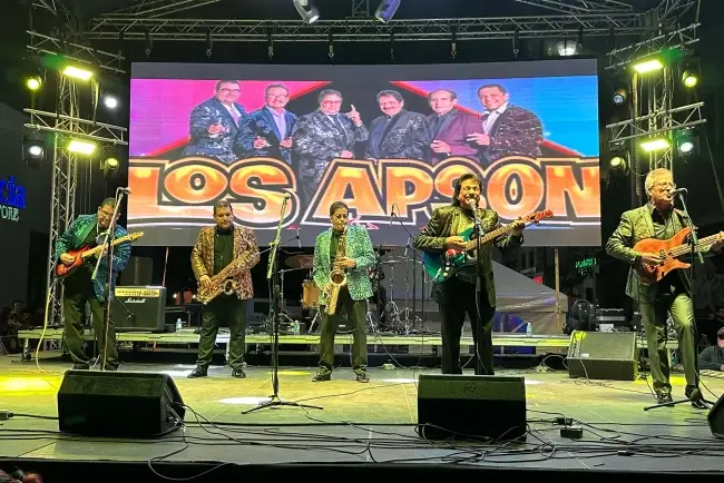 Cierran Fiestas de las Flores la agrupación Los APSON