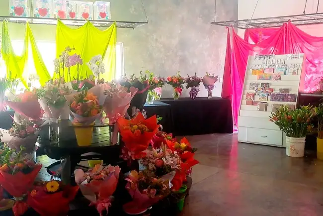 Reportan florerías ventas lentas ante la llegada del 10 de mayo