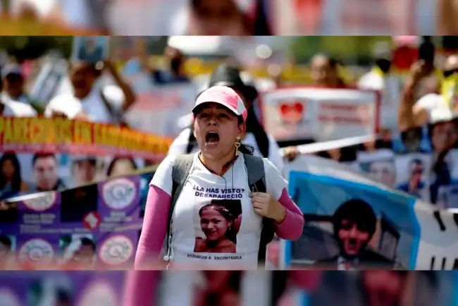 Marchan madres buscadoras rumbo al Zócalo