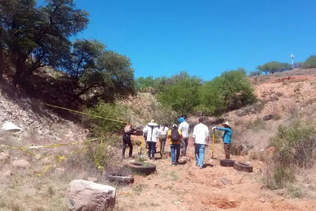 Hallan Buscadoras de la Frontera a otra persona en fosa clandestina