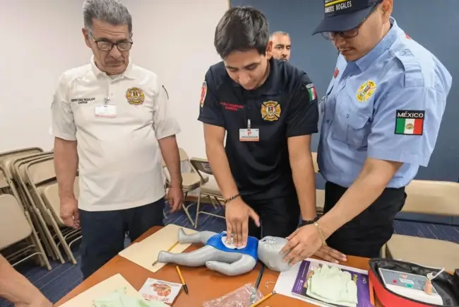 Capacitan y certifican a bomberos de esta frontera