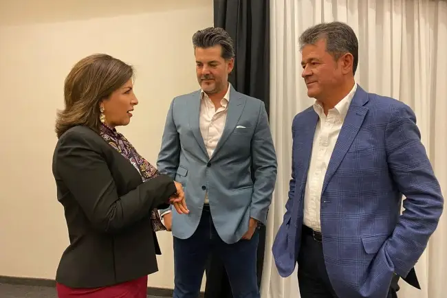 Apoya Jesús "Japi" Pujol a Esmeralda González en debate en Cananea