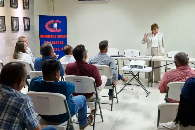 Visita Lety Amparano a integrantes del Colegio de Ingenieros