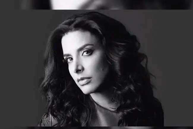 Lamentan medio artístico partida de Verónica Toussaint