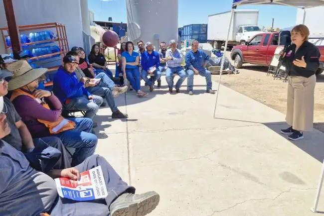 Tiene contacto Lety Amparano con sector industrial