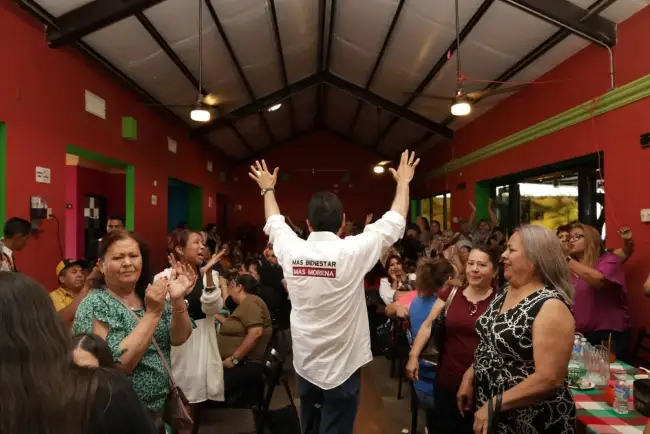 Se adhieren más de 350 líderes de colonias con Juan Gim