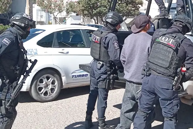 Arrestan a una persona por morder a un policía al resistirse al arresto