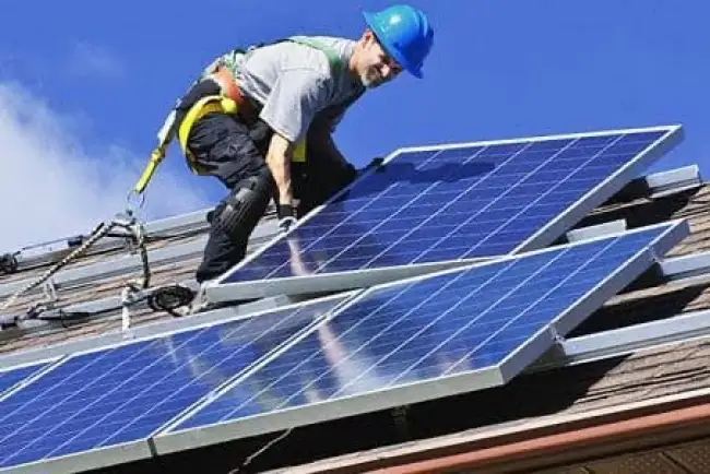 Recomiendan instalación de páneles solares en comercios