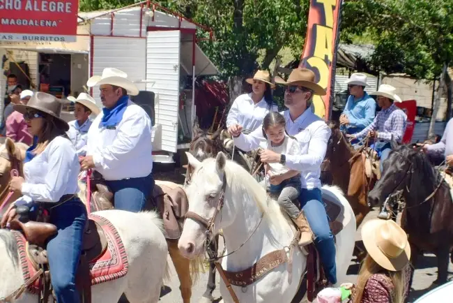 Cabalga Jesús Pujol por los “Caminos de Kino”