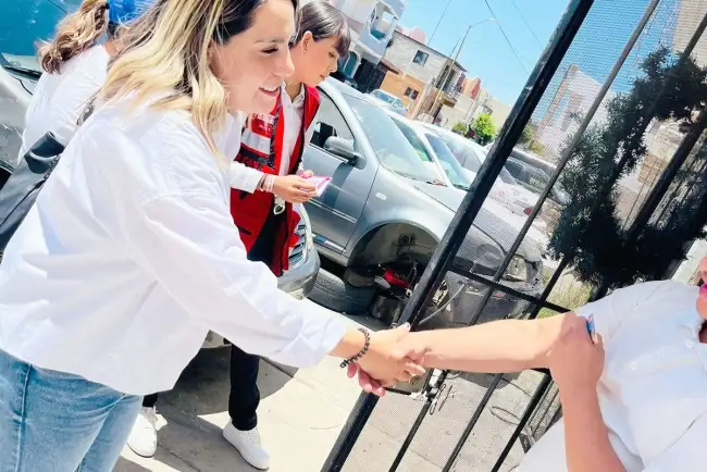 Lleva Celeste Bojórquez sus propuestas a Las Bellotas
