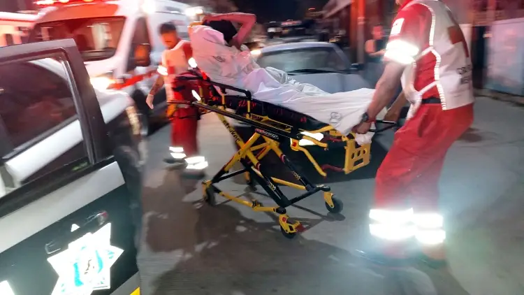 Auxilian a joven que huía desnudo