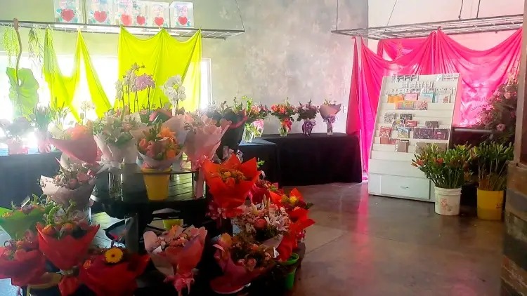 Reportan florerías ventas lentas ante la llegada del 10 de mayo
