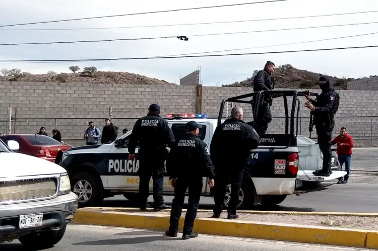 Atacan comercios a mano armada