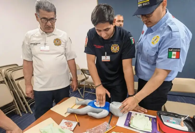 Capacitan y certifican a bomberos de esta frontera