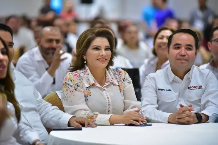 Felicita Lorenia Valles a docentes en su día