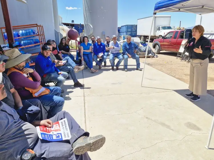 Tiene contacto Lety Amparano con sector industrial