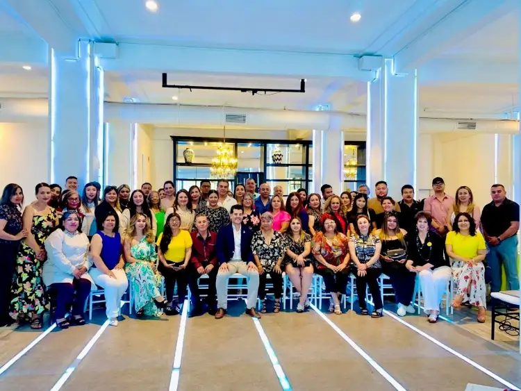 Se compromete Jesús Pujol con maestros para atender sus necesidades