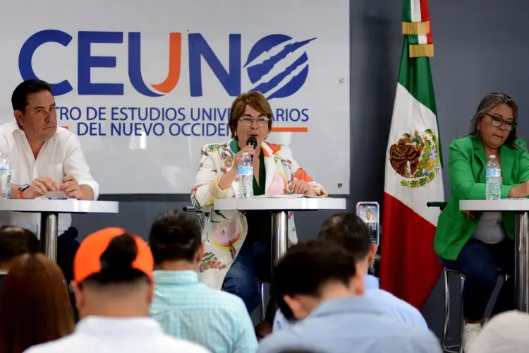 Aprovecha Lety Amparano foro con jóvenes