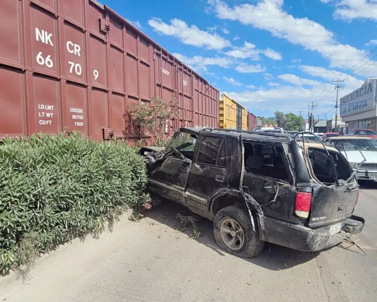 “No lo ví, ni lo escuché”, aseguró conductor que quiso ganarle al tren