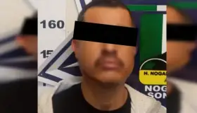 Golpea a su mamá porque invitó a su hermano a comer