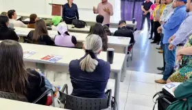 Hace compromiso Lety Amparano con universitarios