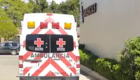 Golpean a estudiante de secundaria; lo internan en el hospital