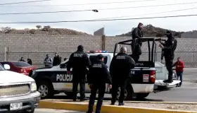 Atacan comercios a mano armada