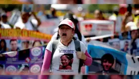 Marchan madres buscadoras rumbo al Zócalo