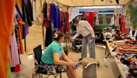 Atenta Lety Amparano a necesidades en tianguis Colosio