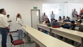 Lleva Manuel Hopkins propuestas a estudiantes de la Universidad Binacional