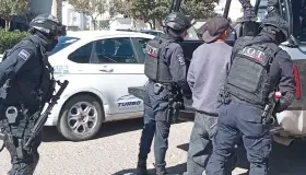 Arrestan a una persona por morder a un policía al resistirse al arresto