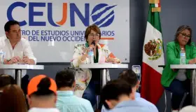 Aprovecha Lety Amparano foro con jóvenes