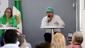 Agradece El Baez invitación a foro con jóvenes universitarios