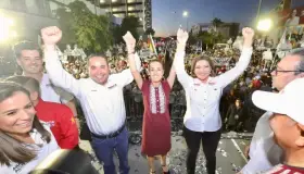 Acompaña Lorenia Valles a Claudia Sheinbaum en su cierre de campaña en Sonora