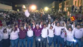 Asiste Jesús Pujol a cierre de campaña de Esmeralda González en Cananea