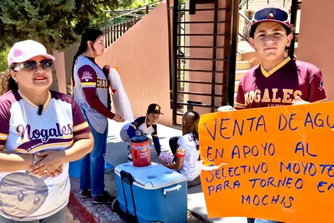 Aprovechan deportistas filas de votaciones para recaudar fondos