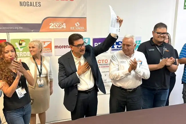 Recibe Juan Gim constancia del CME como alcalde electo