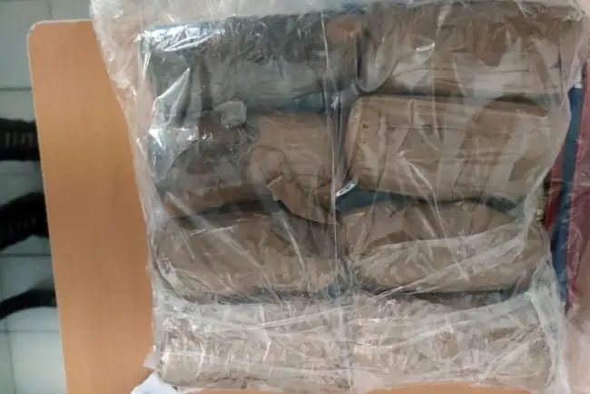 Encuentran en garita mochila que contenía metanfetaminas