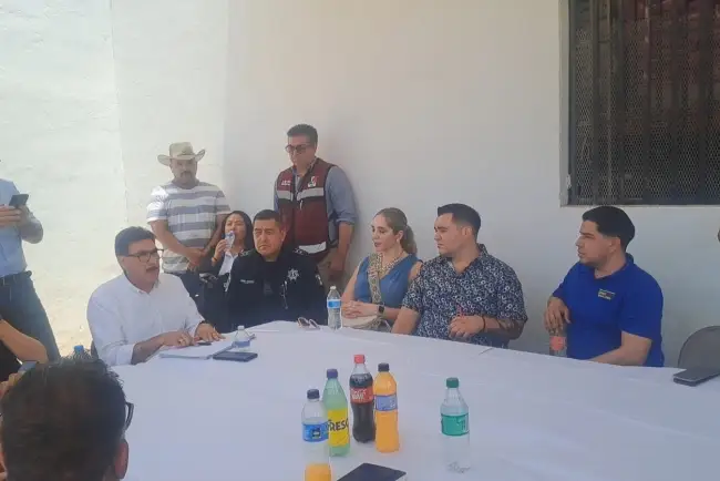 Ve Alcalde avances de obras con comerciantes, constructora y la SIDUR