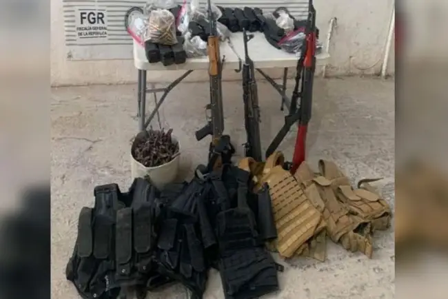 Decomisan arsenal y equipo táctico en Caborca