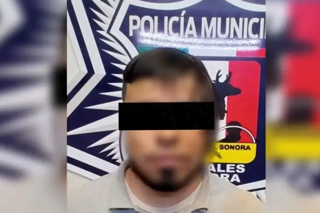 Arrestan a pareja de hombres; agreden a policías