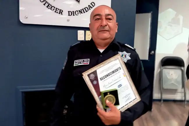 Premian al Policía del Mes de Abril