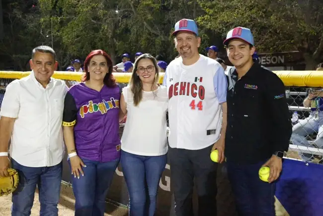 Asiste Azalia Guevara a inauguración de Copa Mundial de Softbol