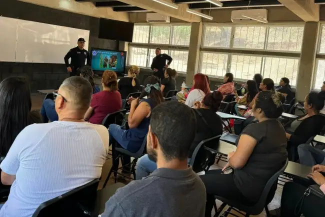 Educan a familias sobre menores infractores