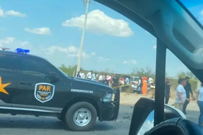 Sufre accidente equipo de Sheinbaum; ella se baja para ayudar