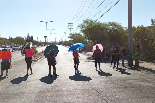 Hacen manifestación por la falta de agua en la San Miguel