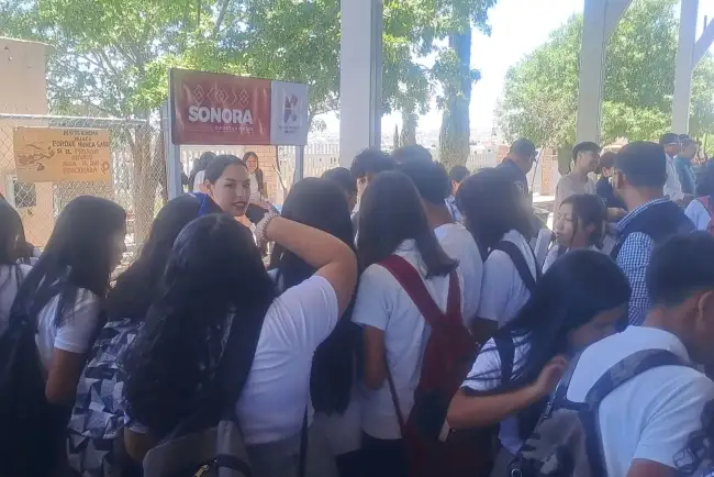 Autoridades fortalecen prevención en secundaria contra adicciones y violencia