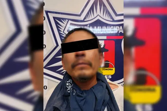 Detienen a hombre por arrojar una roca contra un vehículo en la colonia Solidaridad