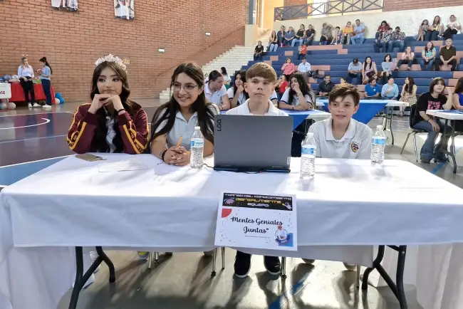 Participan estudiantes en torneo ‘GenialMente’