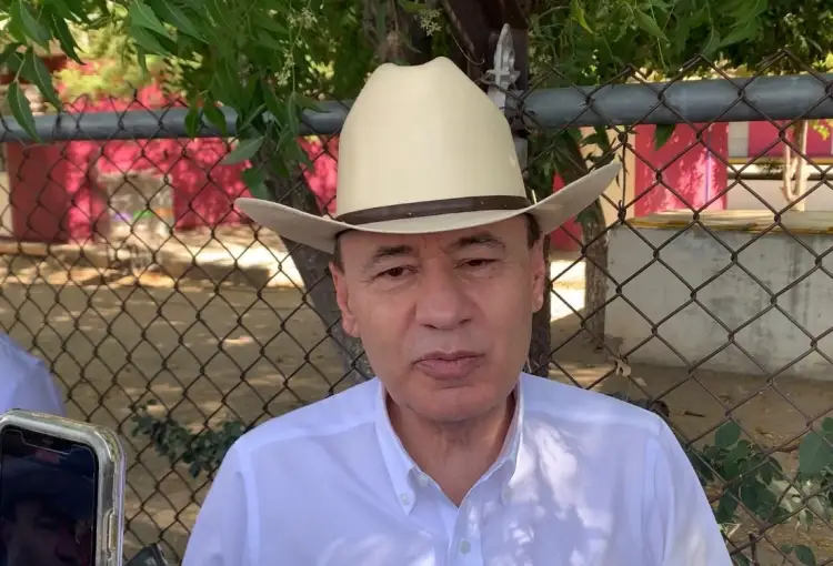 Acude gobernador de Sonora con familia a votar